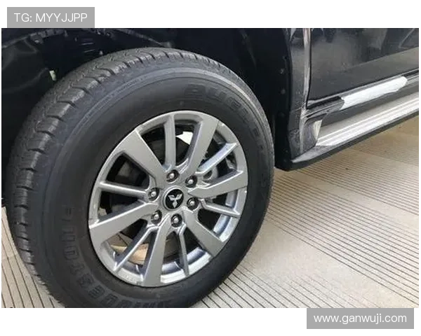 19款三菱帕杰罗劲畅，8AT+超选四驱，仅30.5万，还买丰田穿越者？